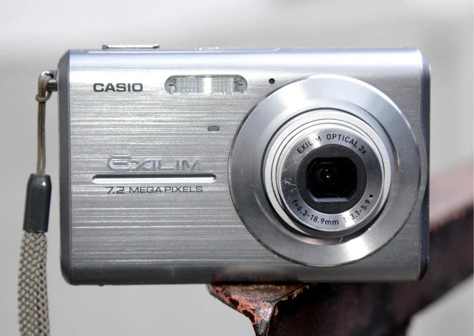 CASIO EXILIM EX-Z75 Digitalkamera 7,2 MP 3x Zoom silber Digicam Bridge Top