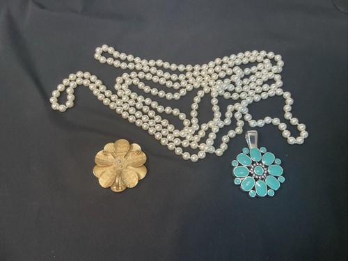 PREMIER DESIGNS Long Pearl Necklace With Pendant And Brooch Faux Pretty! - Picture 2 of 5
