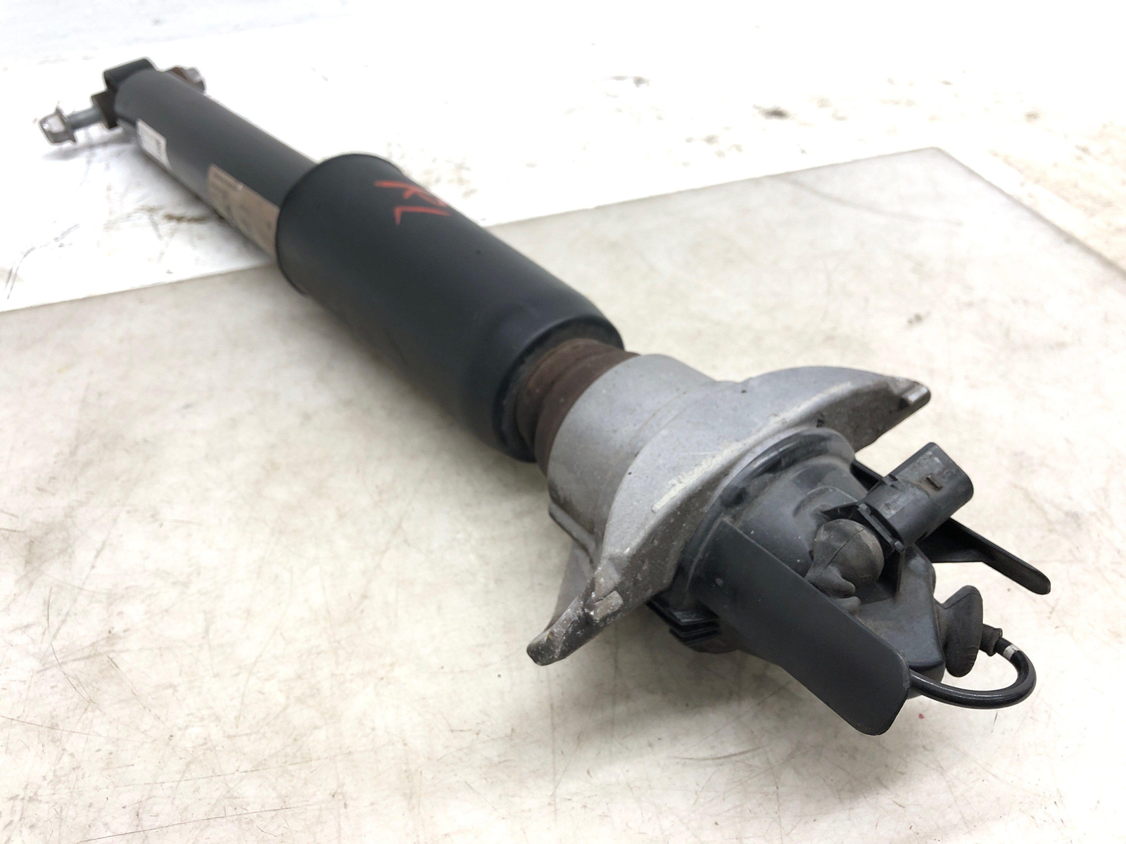 2016-2020 BENTLEY BENTAYGA LEFT OR RIGHT REAR AIR RIDE SHOCK ABSORBER 4M0616031A