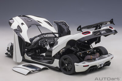 KOENIGSEGG AGERA RS WHITE WITH BLACK CARBON 1:18 by AUTOART 79021