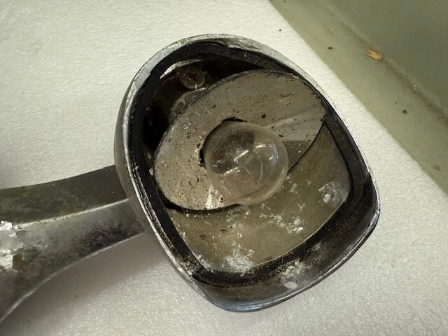 Conjunto de lanterna traseira de freio Indian Motorcycles 2000-03 Gilroy Chief Scout Spirit - Imagem 2 de 4