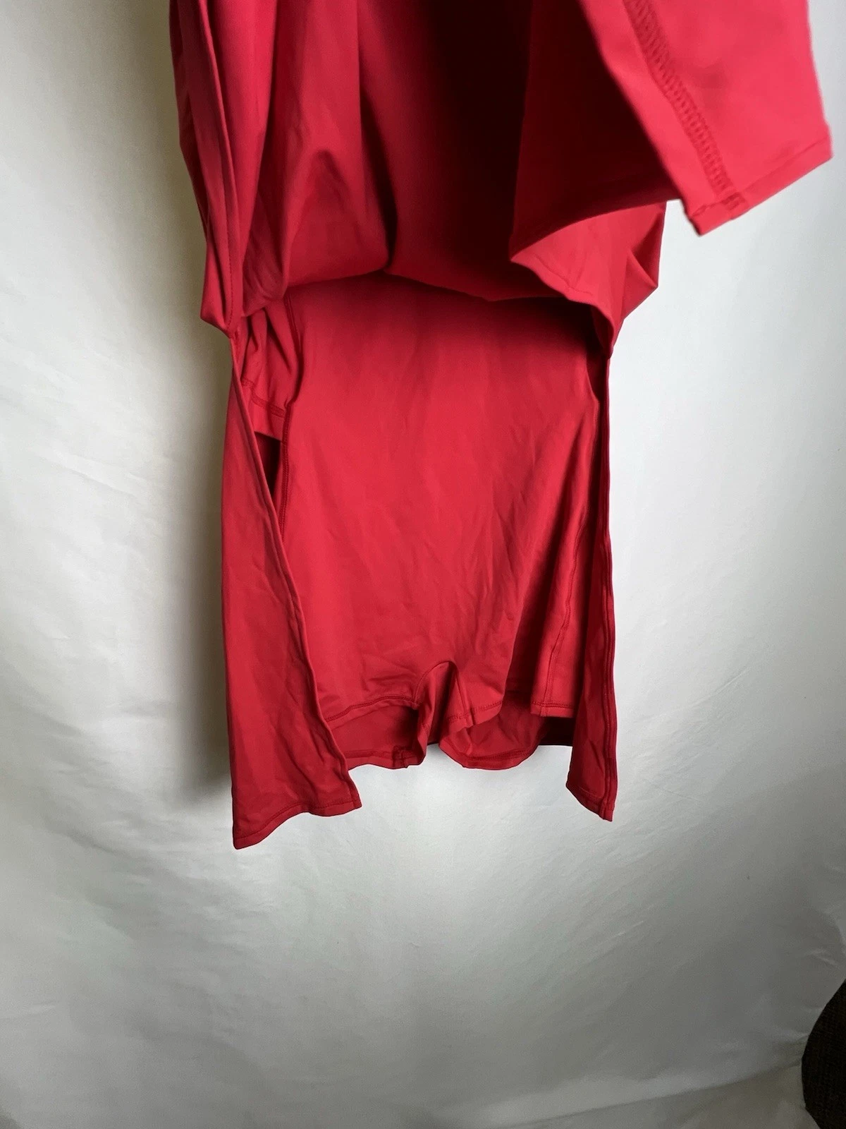 UNDERCOVER Abito attivo HALARA Softlyzero Airy Contrast maglia fibbia schiena scoperta nuovo con etichette rosso taglia M