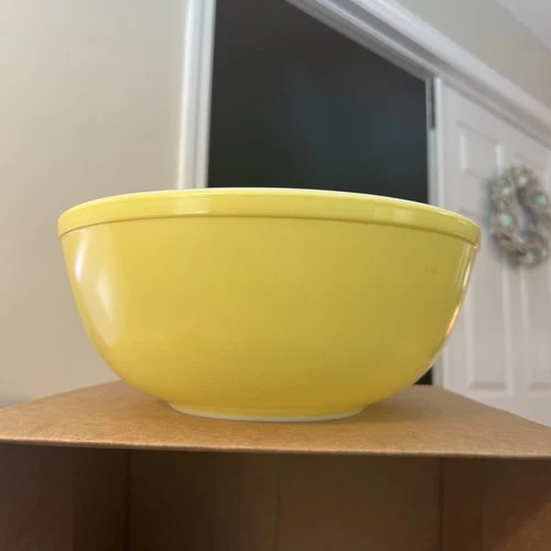 Vintage Pyrex Yellow Primary Color #404 - 4 QT Mixing Large Nesting Bowl