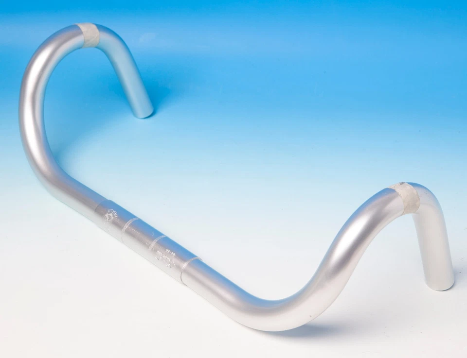 MANUBRIO CINELLI GIRO D' ITALIA  NOS 64-40 NUOVO 298 grammi - Immagine 3 di 4