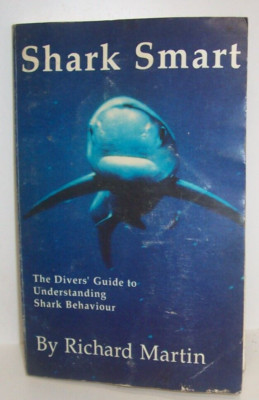 Shark Smart: The divers' Guide to Understanding Shark Behaviour Sign Card Martin