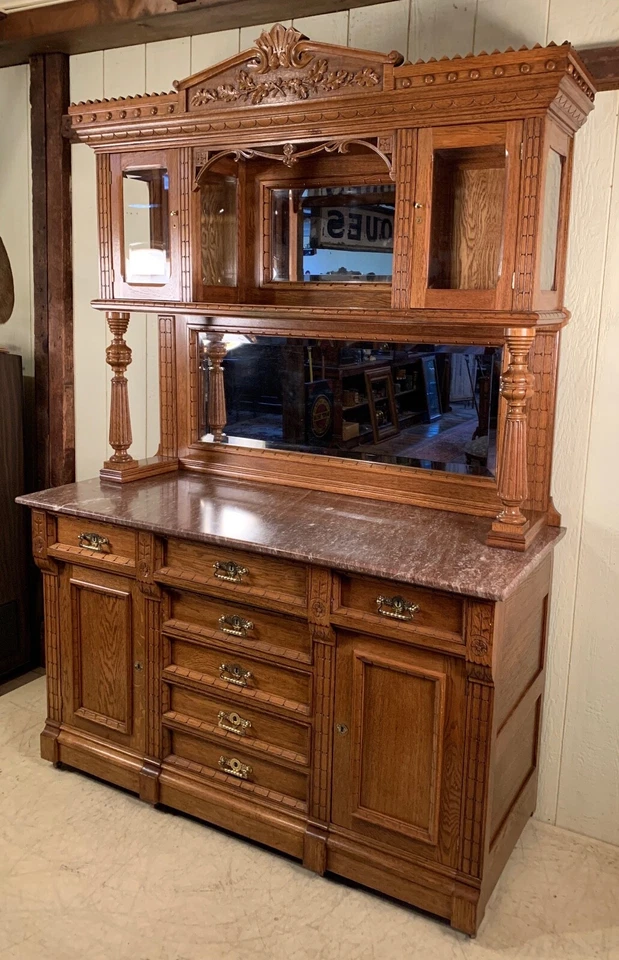 Antiguo aparador victoriano de roble americano con armarios para curiosidades Foto 3 de 4