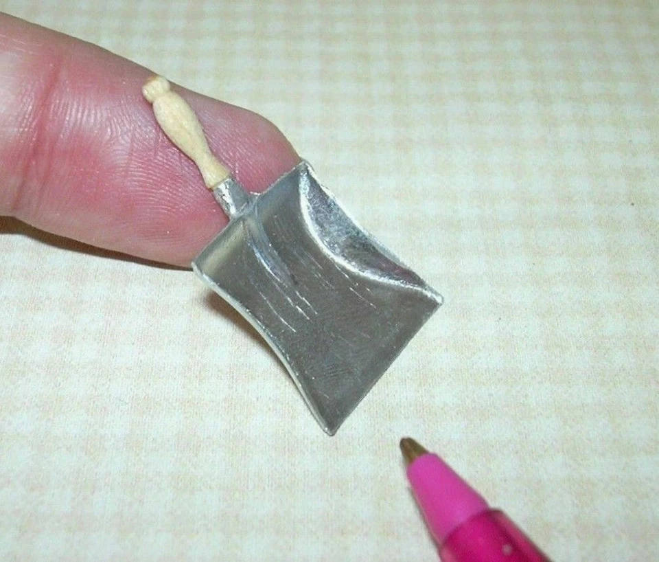 Miniature Great Quality FALCON Metal Dustpan w/WOODEN Handle: DOLLHOUSE 1:12