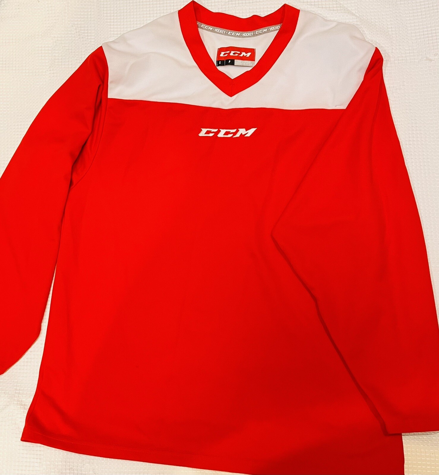 Hockey CCM Plain Red Jersey Adult Size S EBay Hockey ccm plain red jersey adult size s ebay