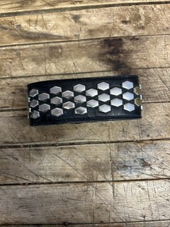 Bracciale bicipiti borchie pelle nera vintage interesse gay chiusura a scatto