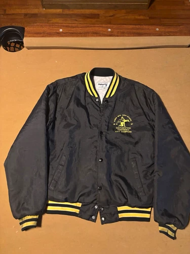 Swingster Men's M Black/Yellow Satin Bomber Jacket Snap Front Quilted Lined video thumbnail