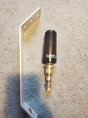 Laird 3G/4G Multiband Phantom Antenna with holder