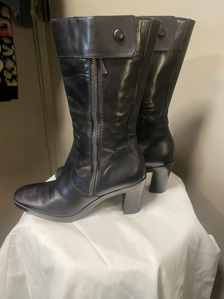 Botas de tornozelo de couro preto com salto Balenciaga - Imagem 4 de 4