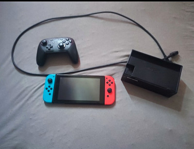 Nintendo Switch Handheld-Konsole 32GB mit Dock, Pro Controller, Joy-Cons Neon