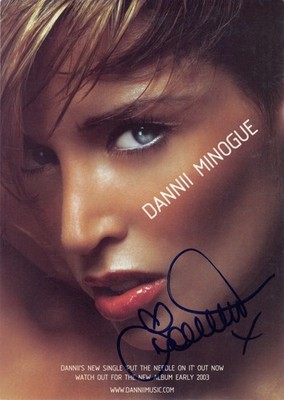 Dannii Minogue Autogramm Put the Needle on it 2003 schönes Foto orig. signiert