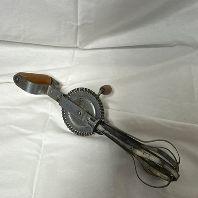 Vintage Metal Handheld Mixer with Wood Handle, Manual Egg Beater, 2 Blades