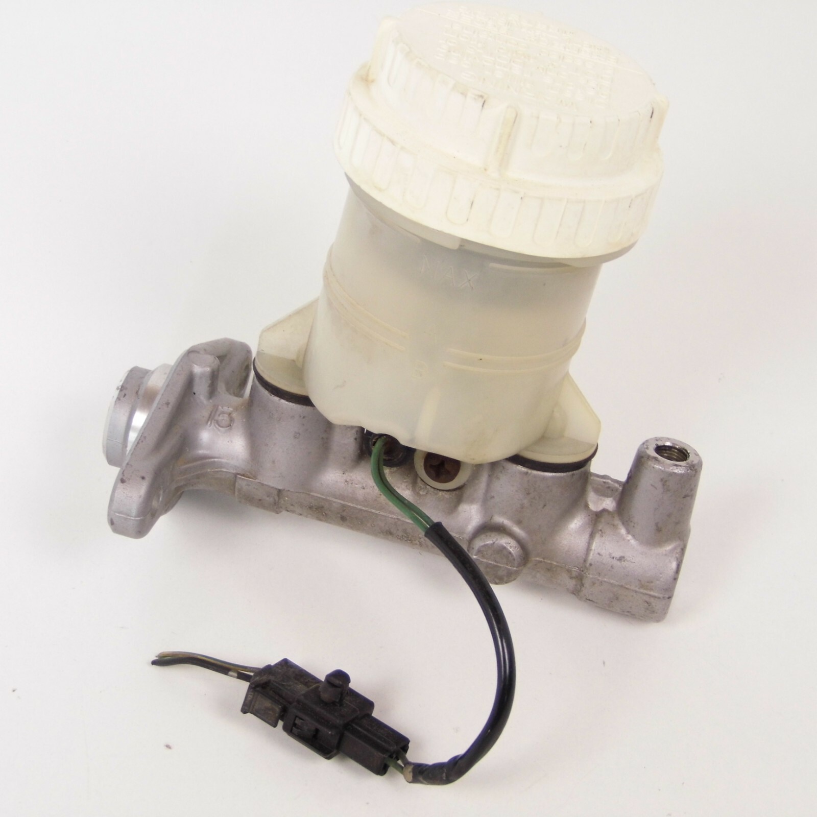 MB857390 Mitsubishi OEM Genuine Cylinder ASSY Brake Master for  