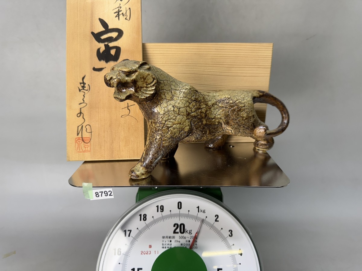 Y8792 OKIMONO Seto-ware Tiger figurine signed box Japan antique