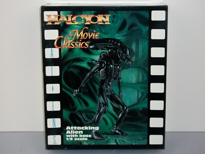 Halcyon Movie Classics 1/9 Attacking Alien With Base HAL14 Model 