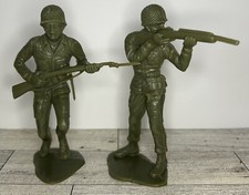 Set Of 2 Vintage 5.5  Toy Army Soldier Figures