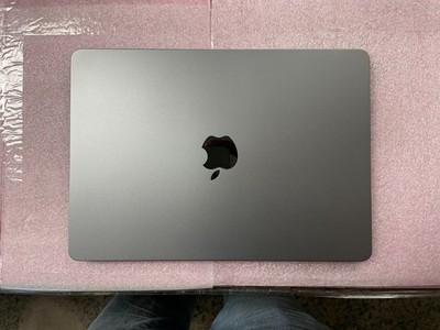 Apple MacBook Air 13'' 2022 M2 8-Core CPU 8GB 512GB Space Gray - Very Good