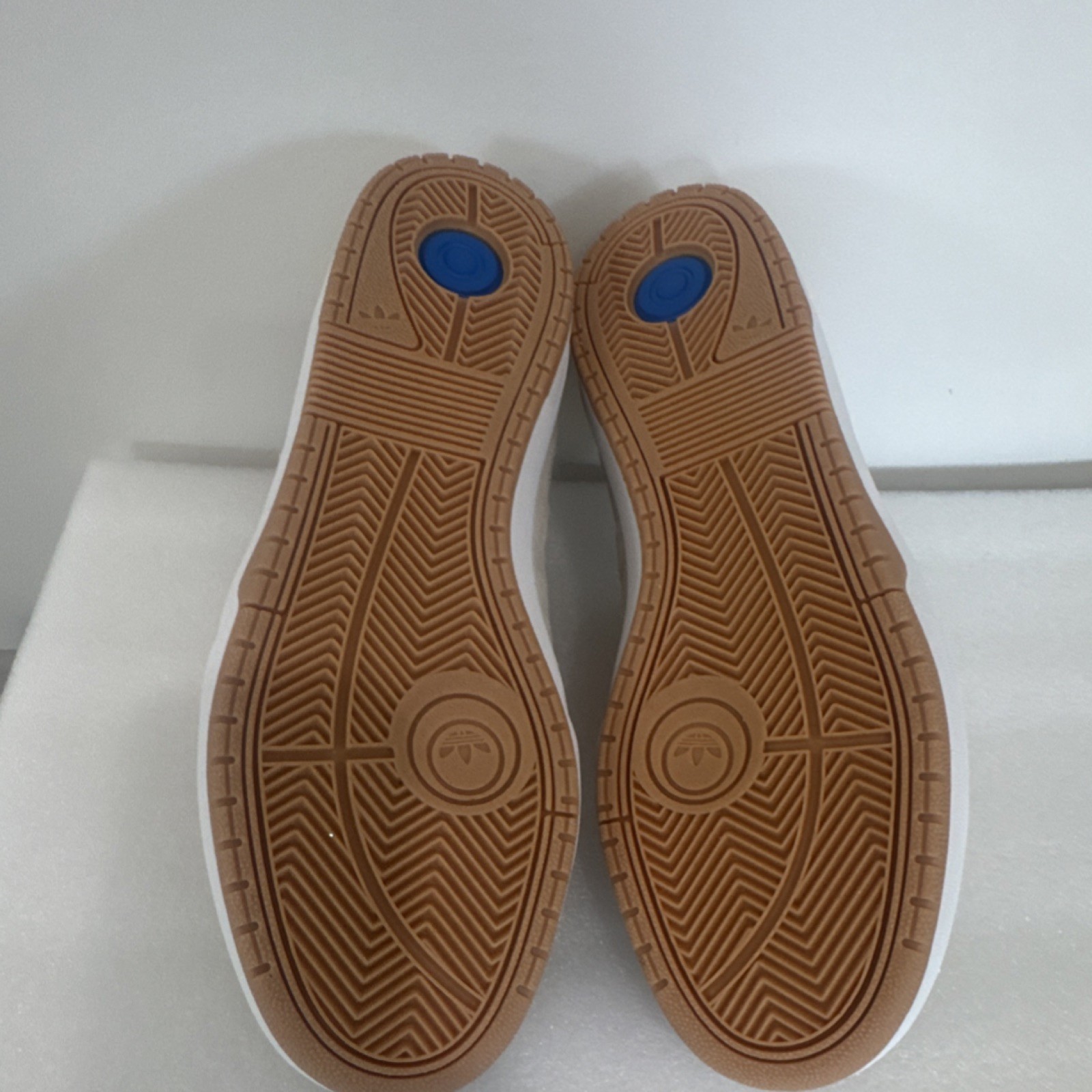 adidas men 11 1/2Tyshawn  White Peach Beige Men's shoes   Leather Suede Low Top thumbnail 8