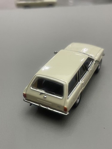 PCX 1/87 Plastic car model Ford Taunus TC2 (1976) Milky white - Picture 4 of 6