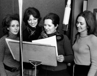 Orietta Berti is reading sheet music in the recording studio 1970s OLD PHOTO
