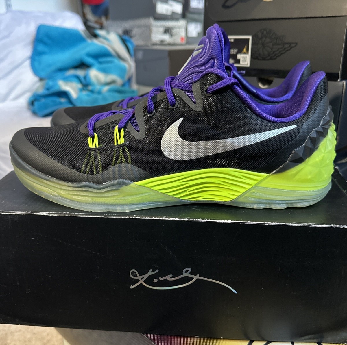 Size 11 - Nike Zoom Kobe Venomenon 5 Joker Rare 749884-005 Size 11 - Nike Zoom Kobe Venomenon 5 Joker Rare 749884-005
