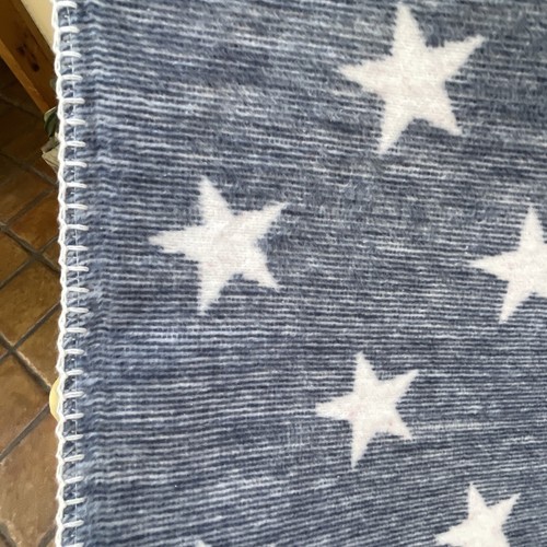 Reversible Stars & Stripes Throw Blanket Retro Style Flag Blanket Whipstitch - Picture 6 of 16