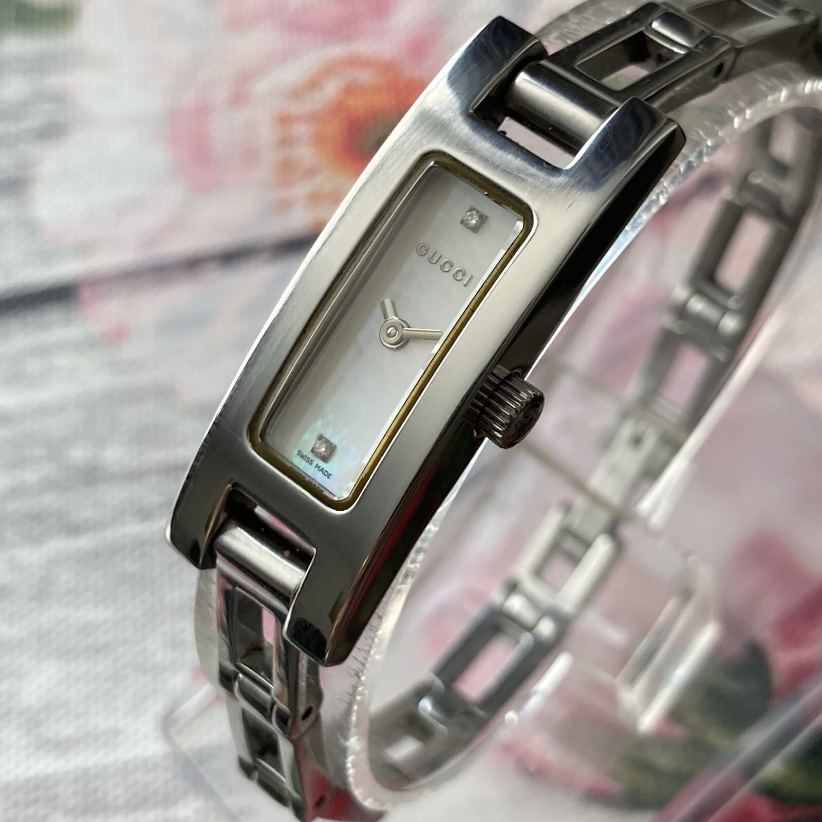 Gucci 3900L Ladies Swiss Diamond Watch with Mother of Pearl Dial 12mm Case