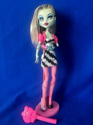 Monster High 2010 Dawn of the Dance Frankie Stein Gold Elastics Missing Arm M15
