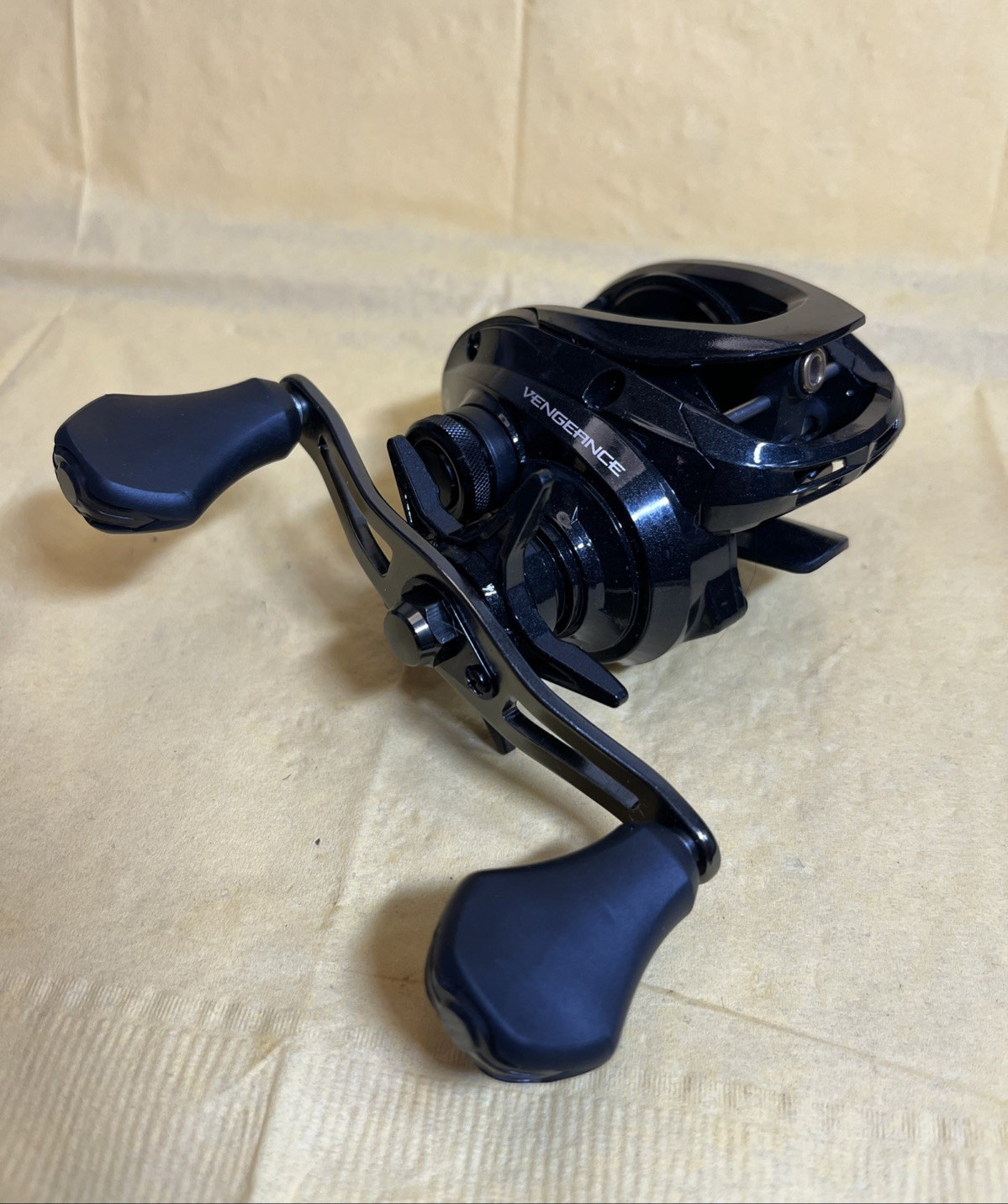 Abu Garcia Vengeance LP Low Profile Right Hand Fishing Reel 