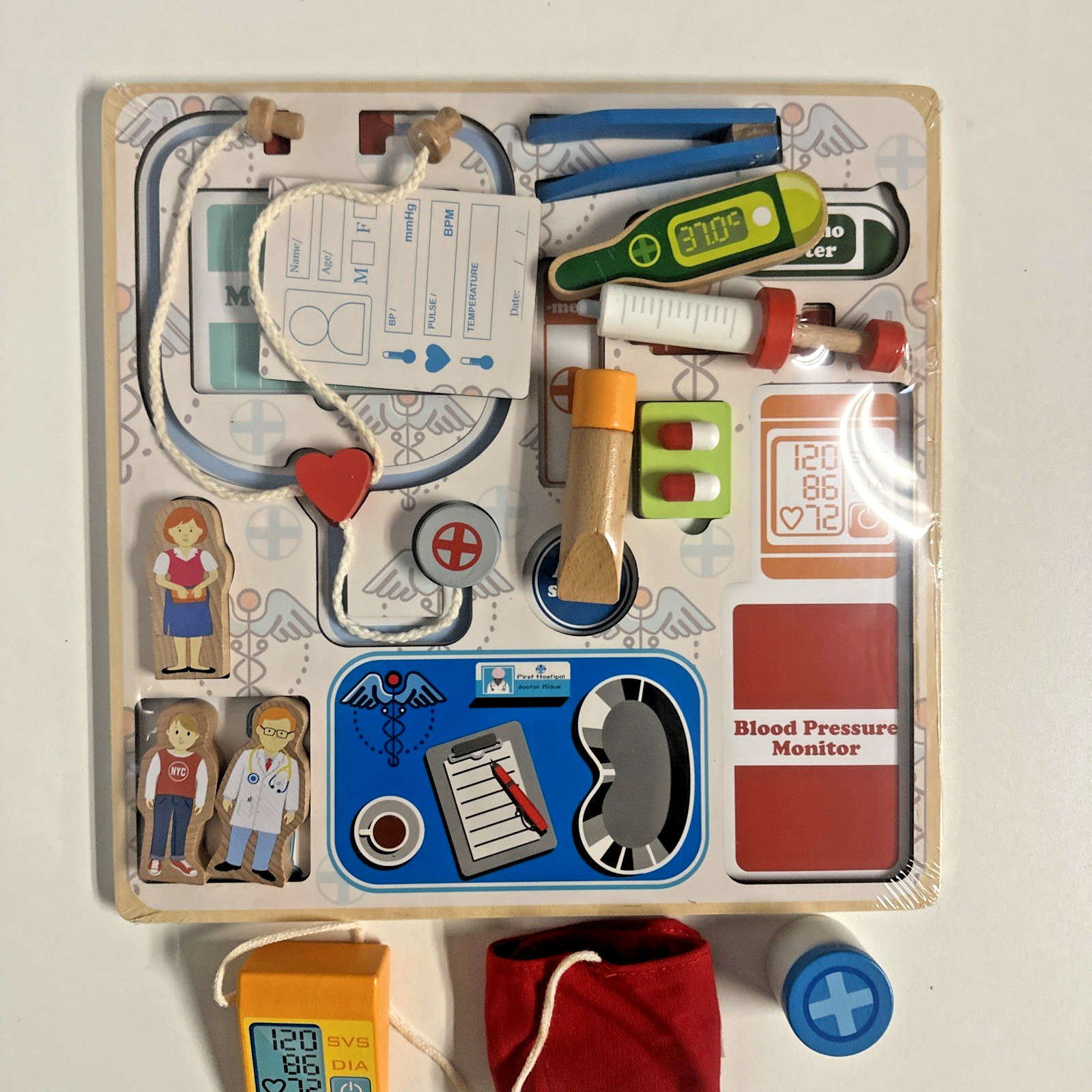 DRESS 2 Play 12pcs Wooden Mini Doctor Kit  Medical Playset for toddlers (NEW)