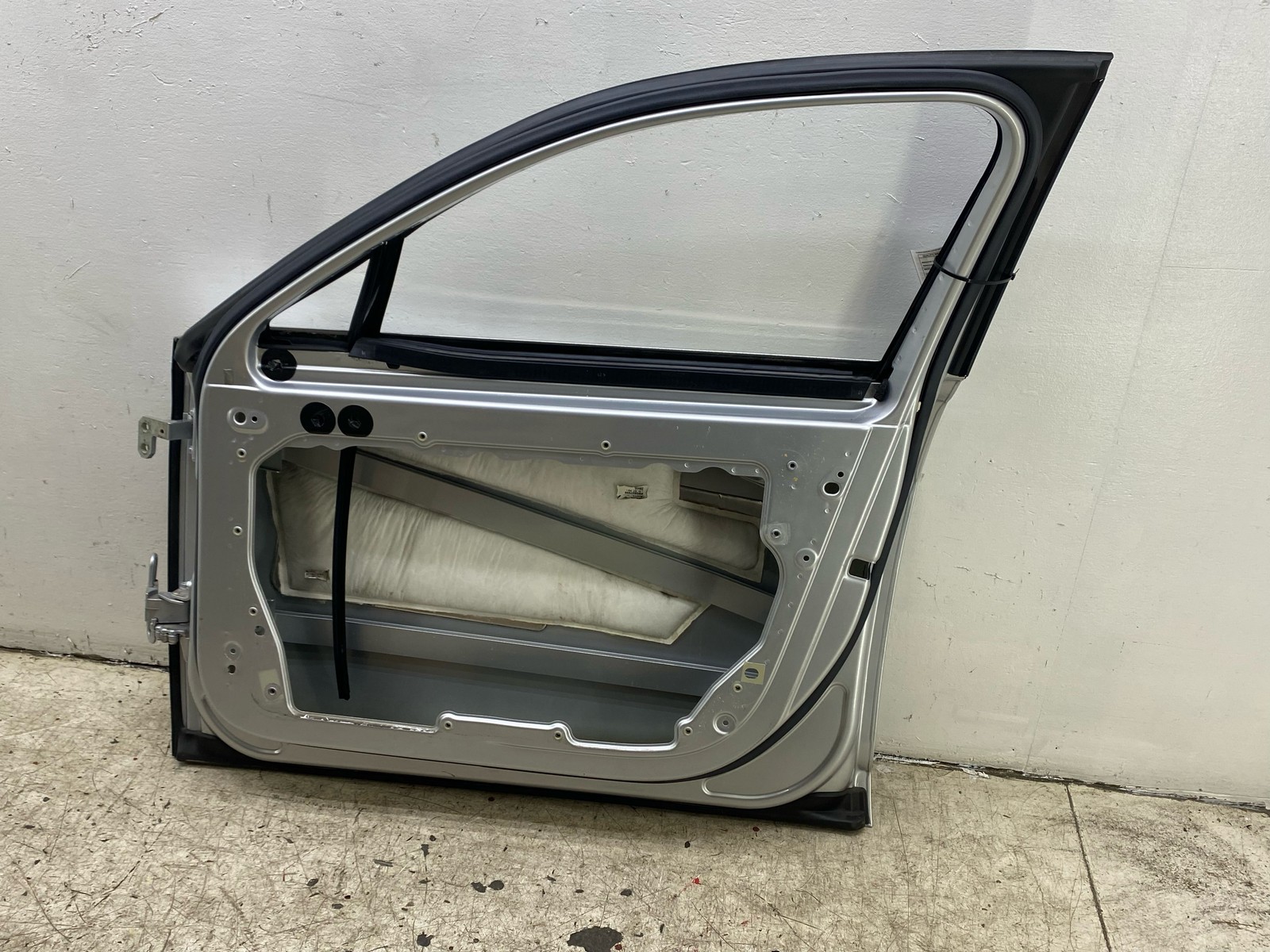 2014-2019 BENTLEY FLYING SPUR FRONT RIGHT DOOR SHELL SILVER FROST METALLIC(6770)