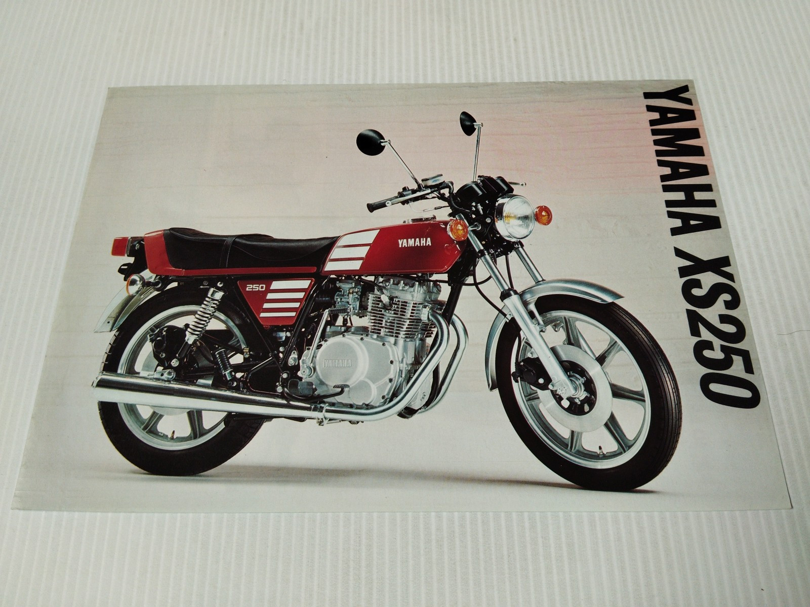 Prospectus Yamaha XS 250 de 1977 | Catalogue et brochure moto d'époque en papier format A4