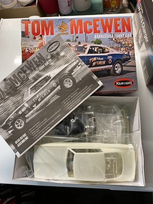 Polar Lights 1/25 Tom McEwen 60's Plymouth Barracuda Funny Car