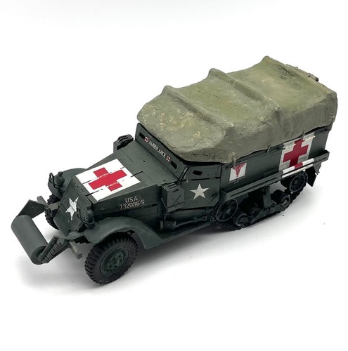 Gonio Halftrack U.S.A. US Army Ambulance Red Cross with Accessories, 1:24, RV16 - Picture 2 of 11