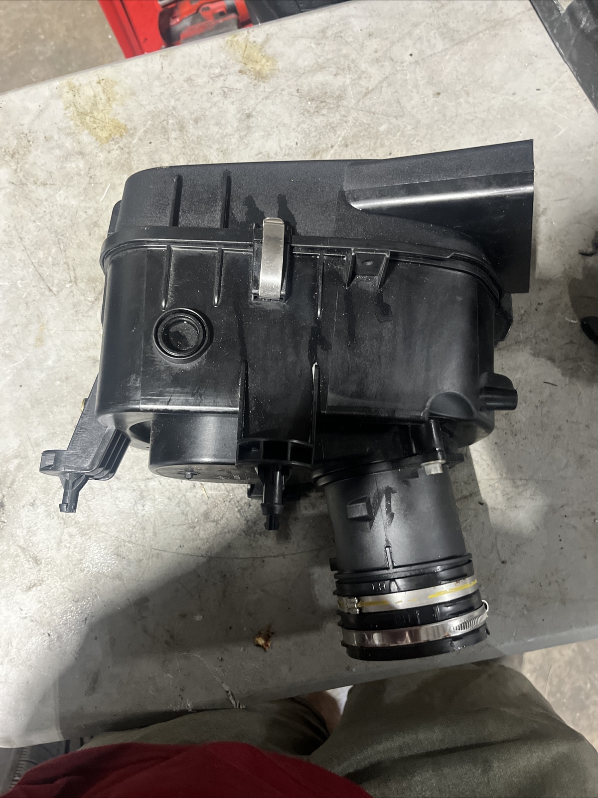 14-18 Maserati Ghibli Quattroporte Engine Air Intake Filter Left 670005844 OEM