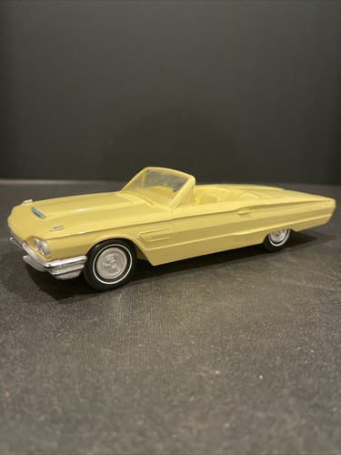 Voiture promotionnelle concessionnaire Thunderbird 1965 - friction - jaune - voir photos - BELLE ! - Photo 1/13