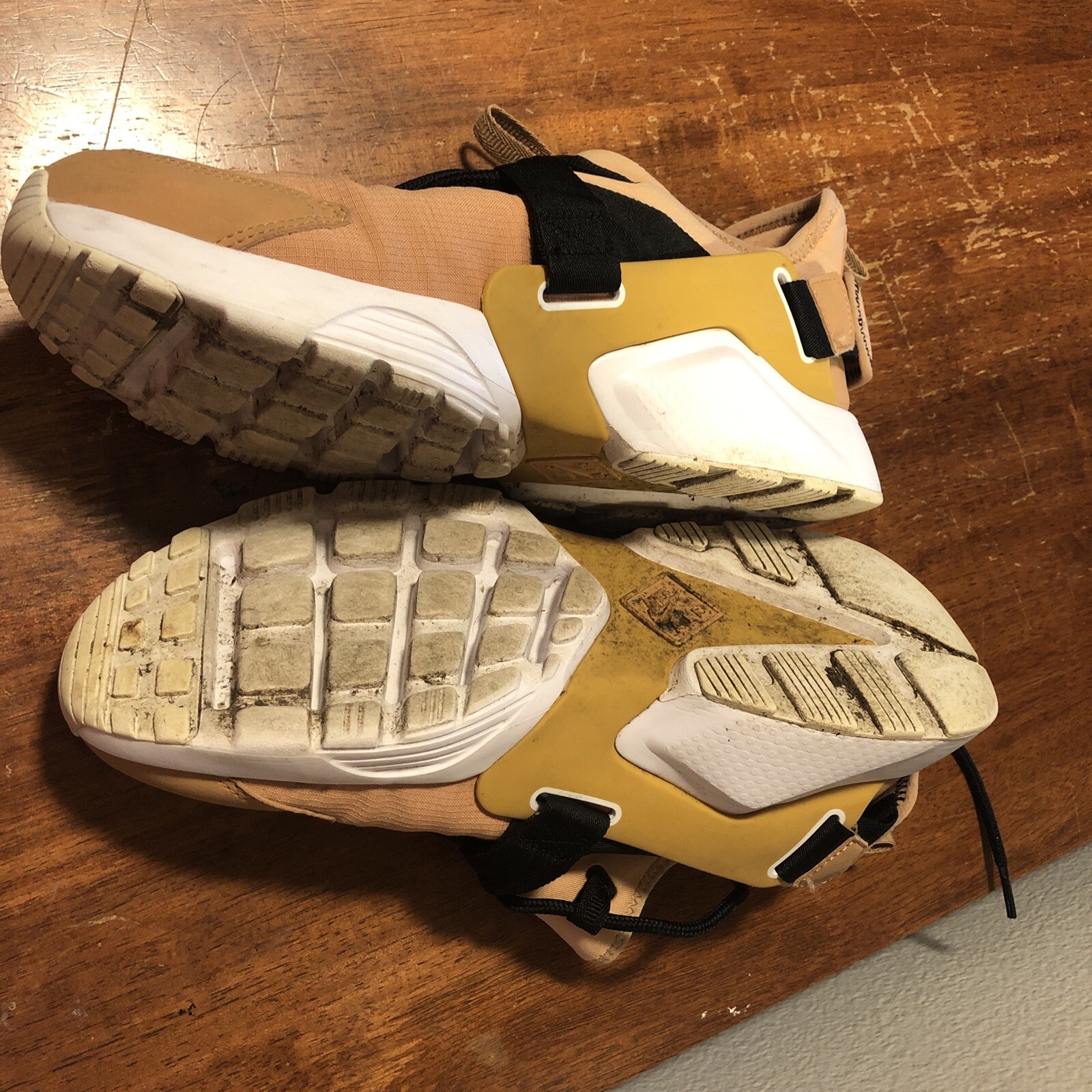 nike huarache city low white