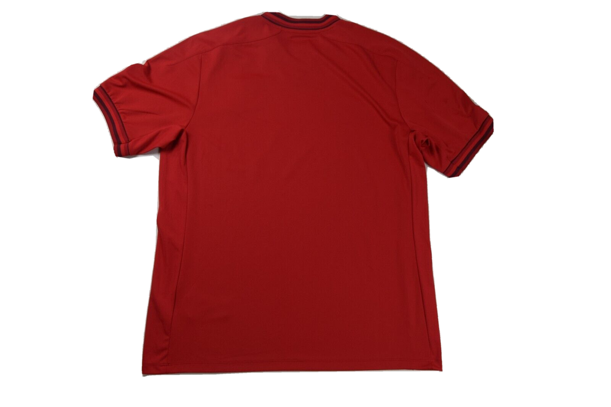 UMBRO レッド サッカーシャツ Vネック　エイジャッスクエンブレム付 a.p.o.v. -ankoROCK's select- グラフィック＆ストライプ襟付き