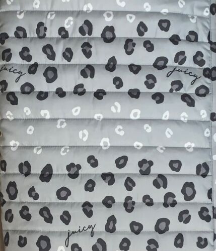 Juicy Couture Set 3 pezzi trapunta KING coperta e federe grigio stampa leopardata con loghi - Foto 4 di 7