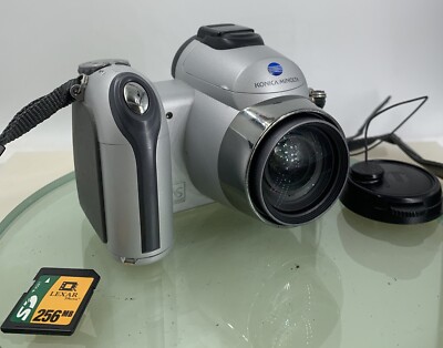 Konica Minolta Z3 Digital Camera 4.0MP Silver 256MB SD CARD- TESTED - 324