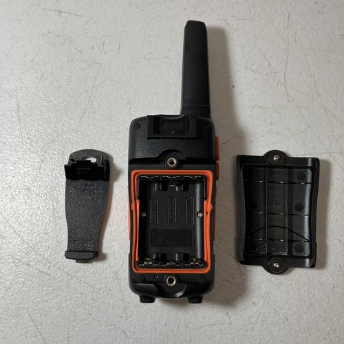 Cobra CXT1095FLT 37 miglia robusto galleggiante GMRS walkie talkie mimetico (senza caricatore) - Foto 5 di 6