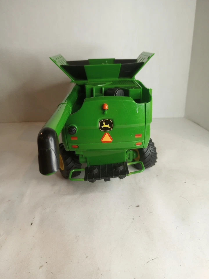 ERTL 1/32 John Deere S680 Combine Without Draper Head 14" AS IS - Image 3 of 4