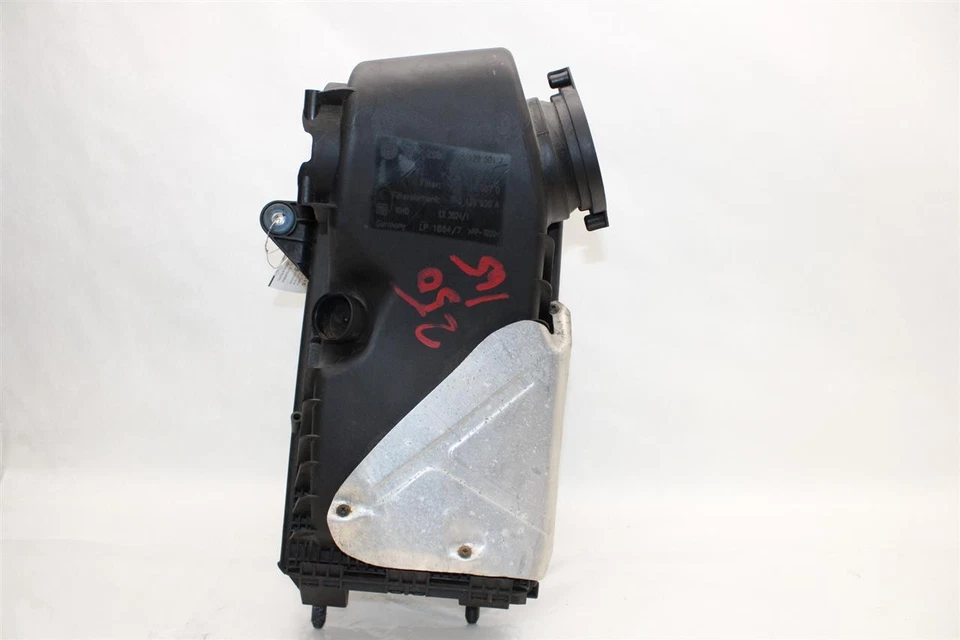 Used Air Cleaner Assembly fits: 2013 Volkswagen Touareg 3.6 Grade A - Image 3 of 4