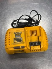 Used DEWALT DCB118 BATTERY FAST Charger Lithium Ion LiIon 20V (QUC026140)