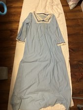 VINTAGE LARGE VANITY FAIR BLUE V-NECK CONTRAST PETAL Nylon GOWN NIGHTGOWN 