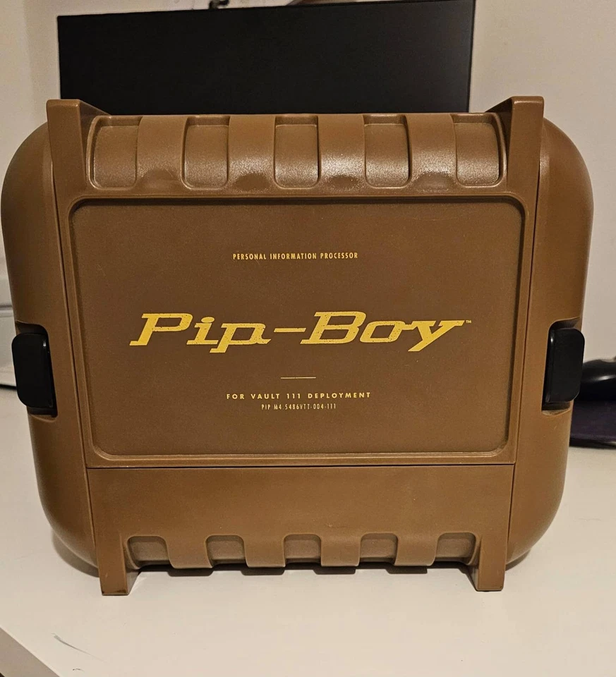 Fallout 4  Steelbook/ Pip-Boy PC Collectors Edition - GAME INCLUDED- OFFERS OPEN - Image 4 of 4