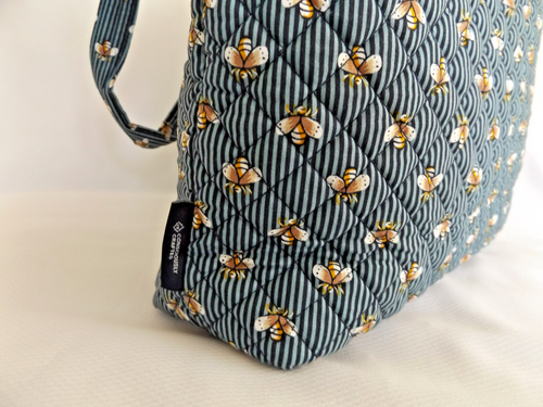 VERA BRADLEY Tote Bag - Bees Navy Blue - Hidden side zip pocket - New with Tag - Picture 5 of 9